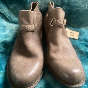 Born boots, never worn with tags